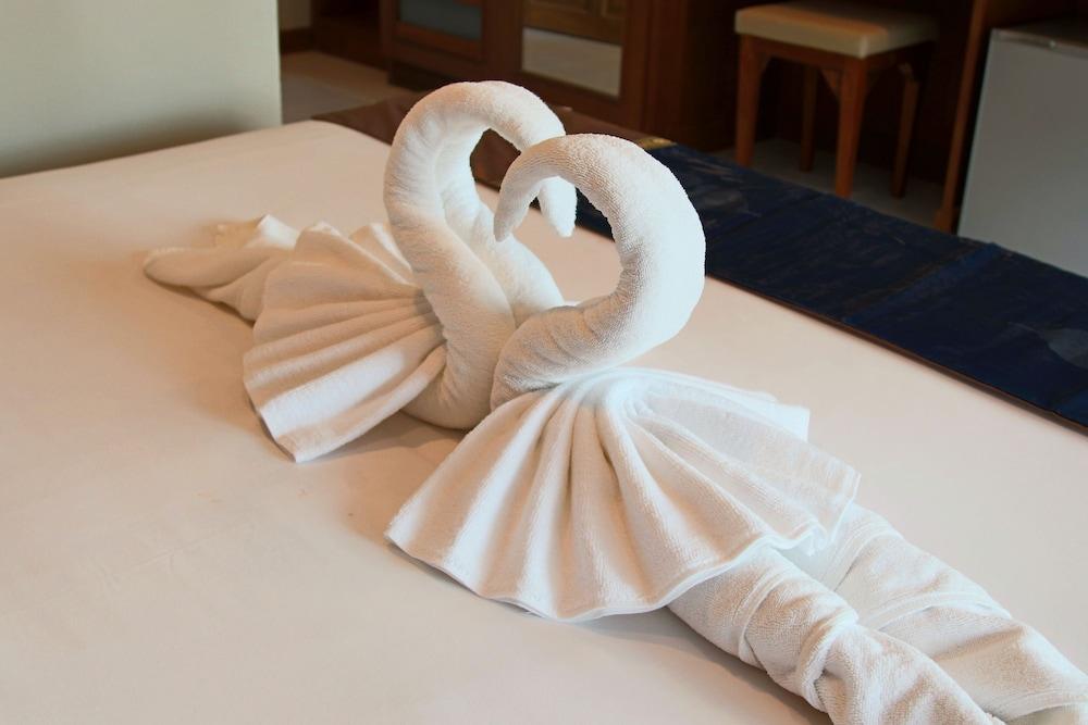 Good Nice Hotel Patong Екстериор снимка